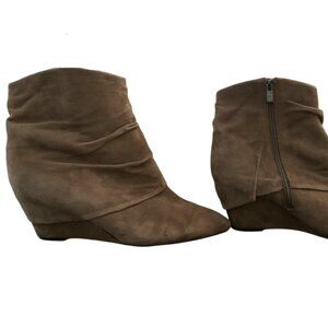 Carmen Marc Valvo suede ankle boots, wedge, gray, size 10